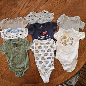 Mixed Lot of 8 One Piece SS Bodysuit Shirts Boys Size 0-3 Months